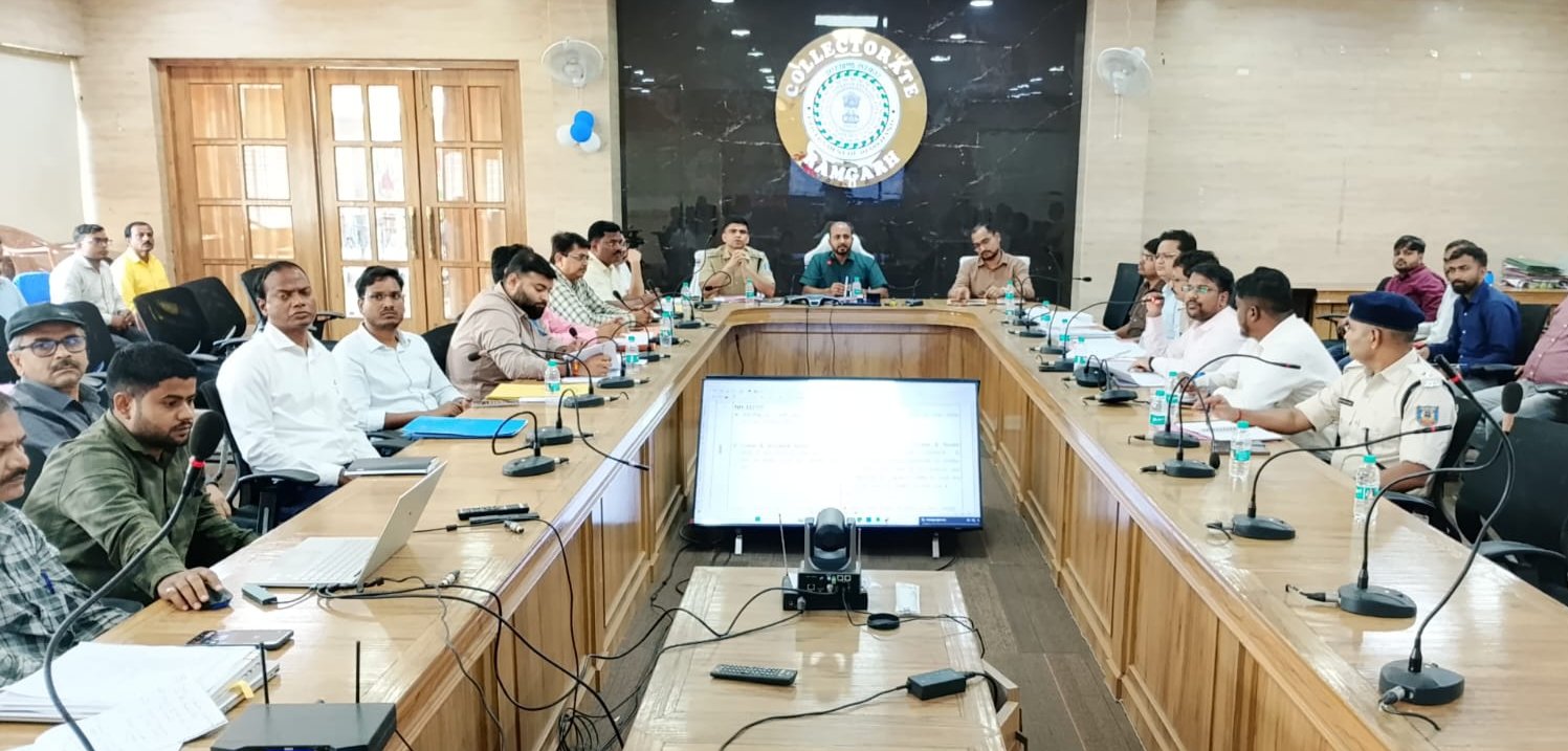 सड़क सुरक्षा और यातायात व्यवस्था को सुदृढ़ करने के लिए जिला प्रशासन सख्त