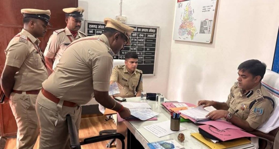 डीआईजी ने गोला पुलिस निरीक्षक कार्यालय का किया निरीक्षण