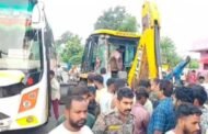 चतरा में ट्रक-कार की टक्कर में एक की मौत, तीन घायल