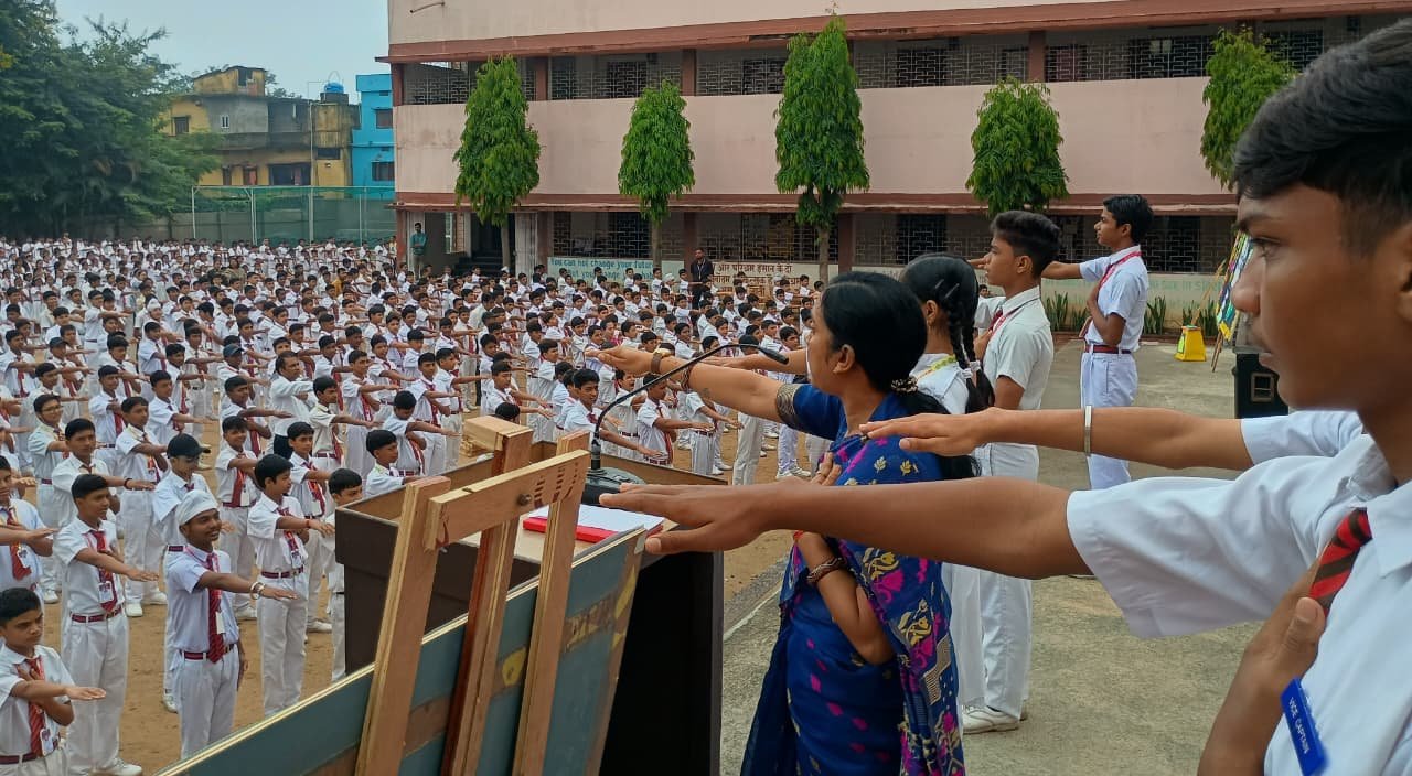 हिंदी की गूंज से गूंजा श्री गुरु नानक पब्लिक स्कूल का प्रांगण