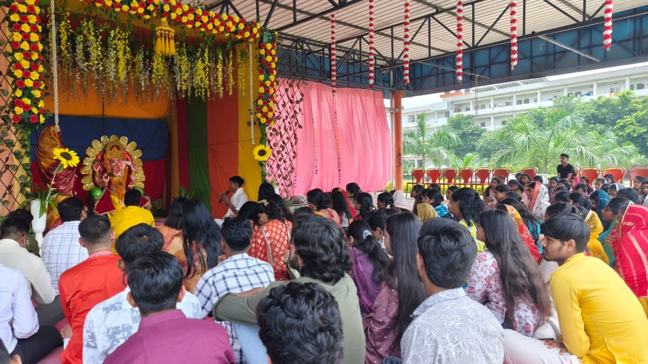 राधा गोविन्द विश्वविद्यालय में गणेश पूजा एवं विसर्जन धूमधाम से संपन्न