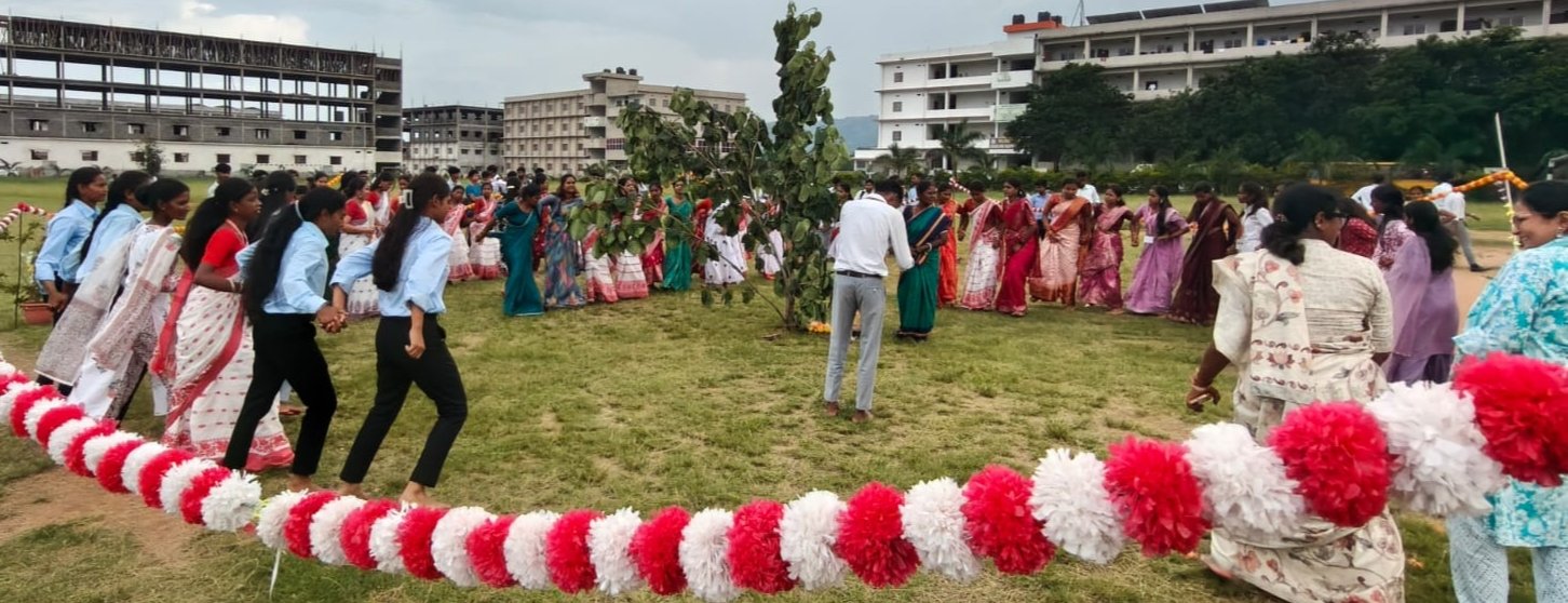 राधा गोविन्द विश्वविद्यालय में कर्मा पूजा महोत्सव का भव्य आयोजन