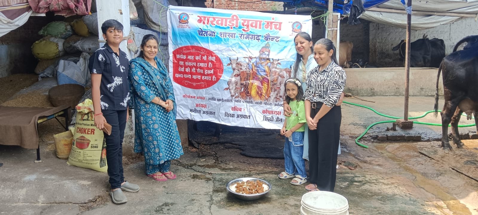 छठे मासिक गौसेवा कार्यक्रम में गौमाताओं की सेवा, सदस्यों ने लिया निरंतर सेवा का संकल्प