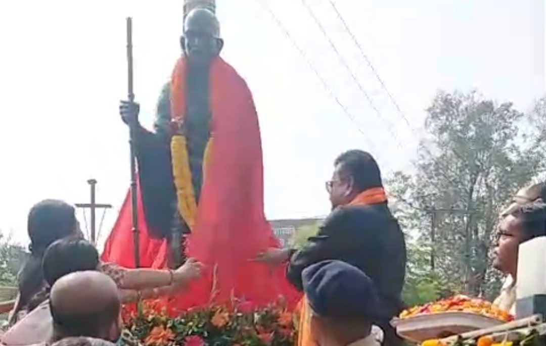 रामगढ़ में राष्ट्रपिता महात्मा गांधी की जयंती पर भव्य प्रतिमा अनावरण व माल्यार्पण कार्यक्रम का हुआ आयोजन