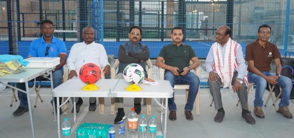 बिरसा मुंडा फुटबॉल टूर्नामेंट की जर्सी लॉन्चिंग में शामिल हुए धीरज प्रसाद साहू