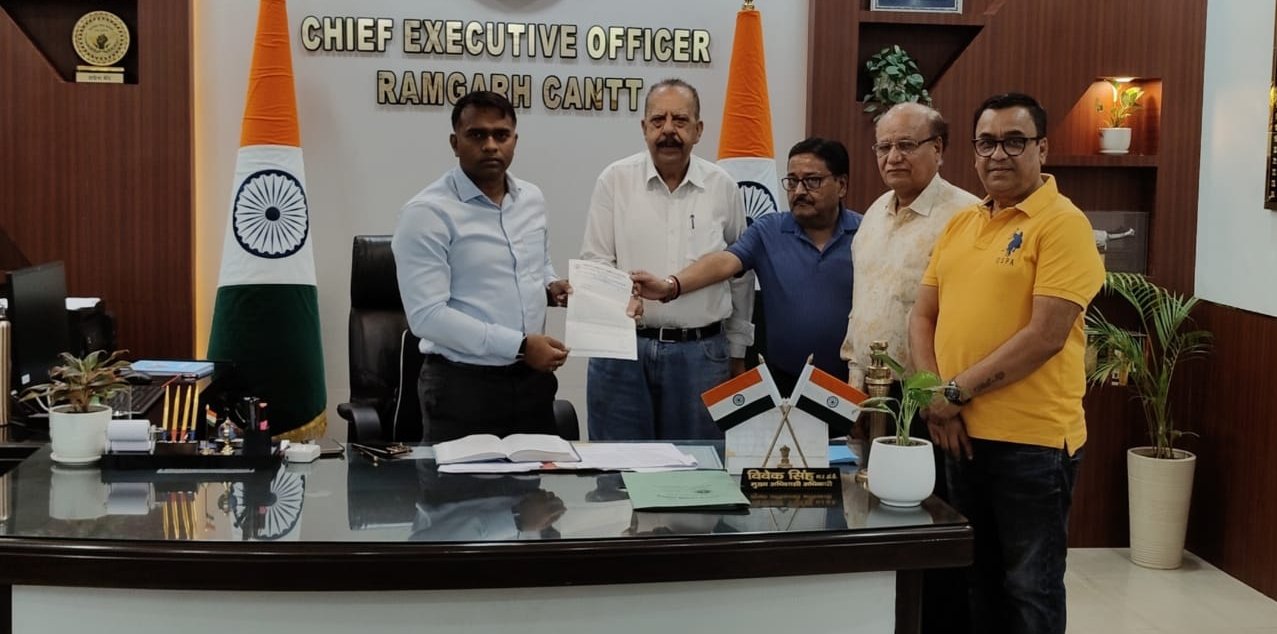 रामगढ़ चैंबर ऑफ़ कॉमर्स का प्रतिनिधि मंडल छावनी परिषद के अधिशासी अधिकारी से मिला