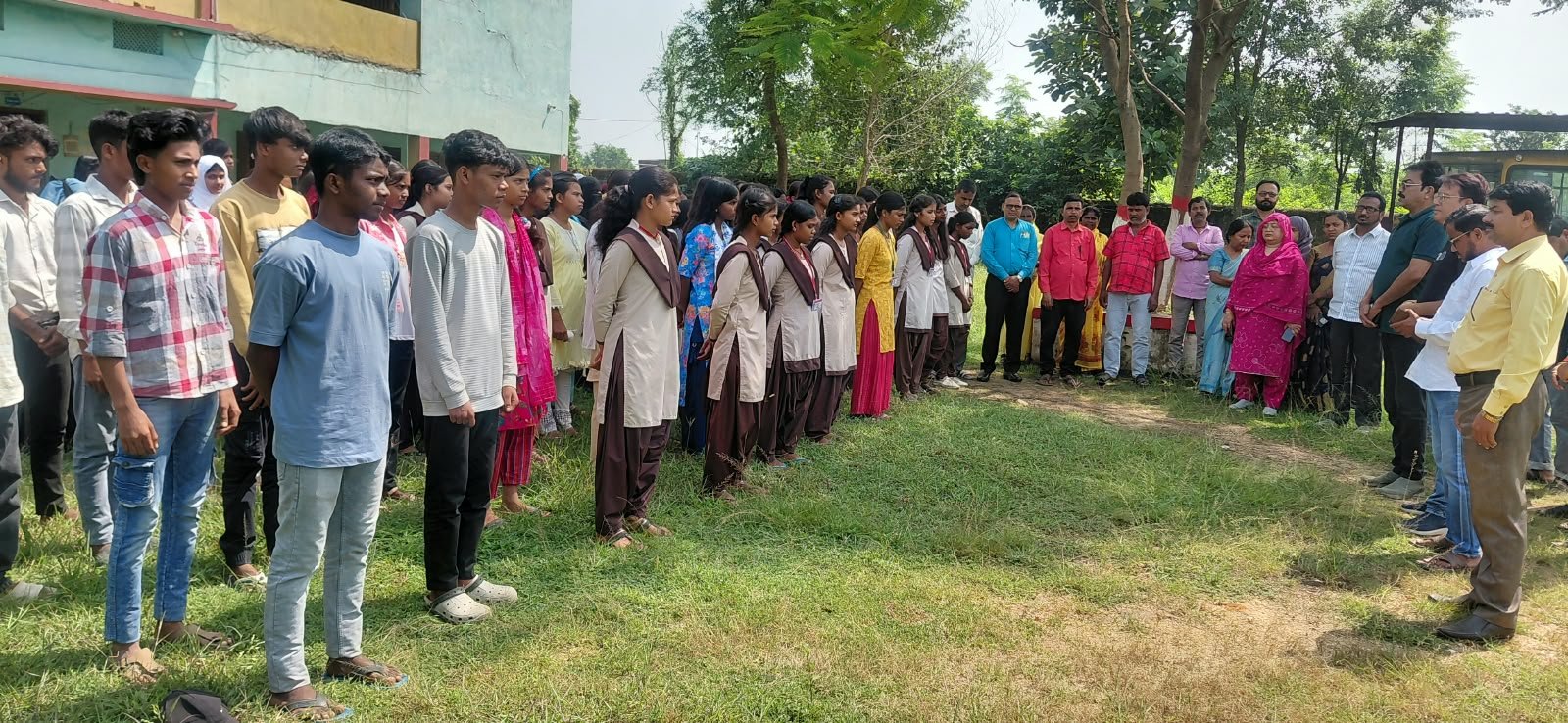 अमीना खातून के निधन पर चितरपुर इंटर कॉलेज में शोक सभा
