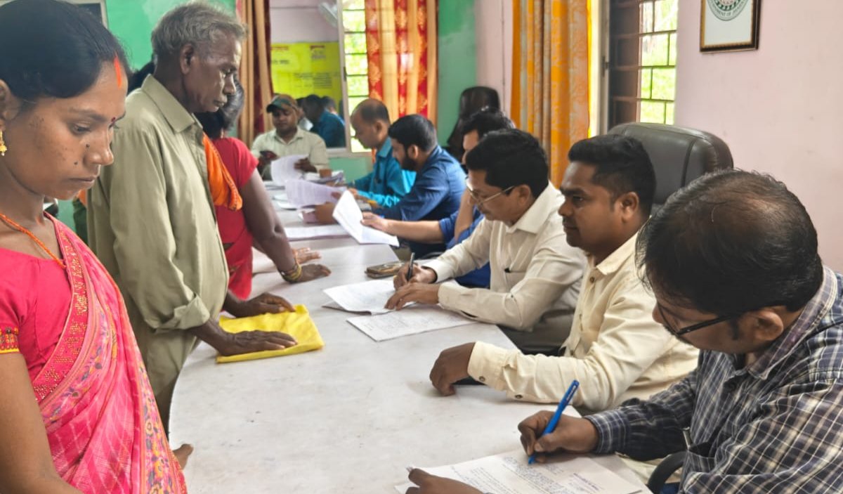 पुरबडीह पंचायत भवन में एसआईआर को लेकर लगा कैंप