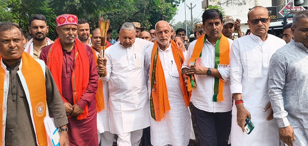 सेवा ज्योति यात्रा में शामिल हुए सांसद कालीचरण सिंह