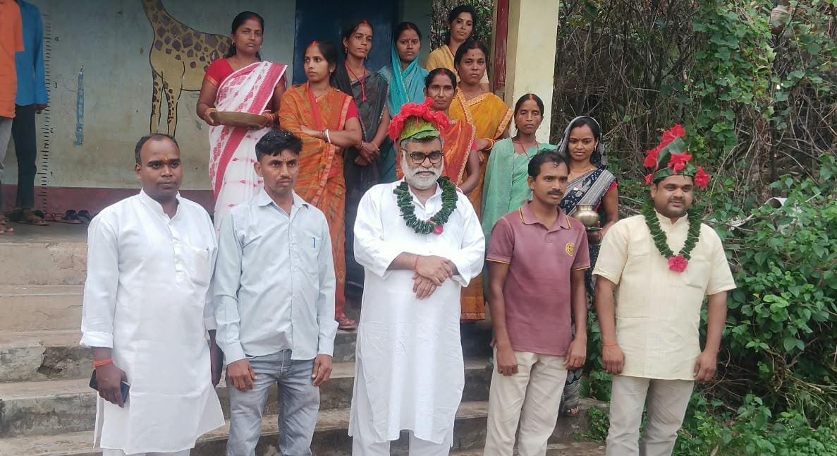 एकल अभियान रामगढ़ अंचल के पतरातु संच में केन्द्रीय अभियान प्रमुख डॉ ललन शर्मा का प्रवास