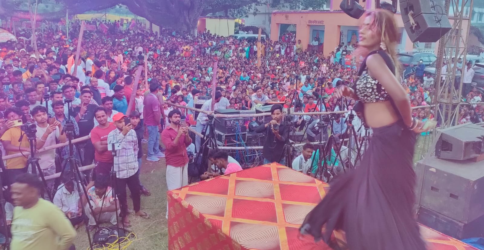 जितिया मेला का हुआ आयोजन, आयोजित मेला में नागपुरी आर्केस्ट्रा में झूमे लोग