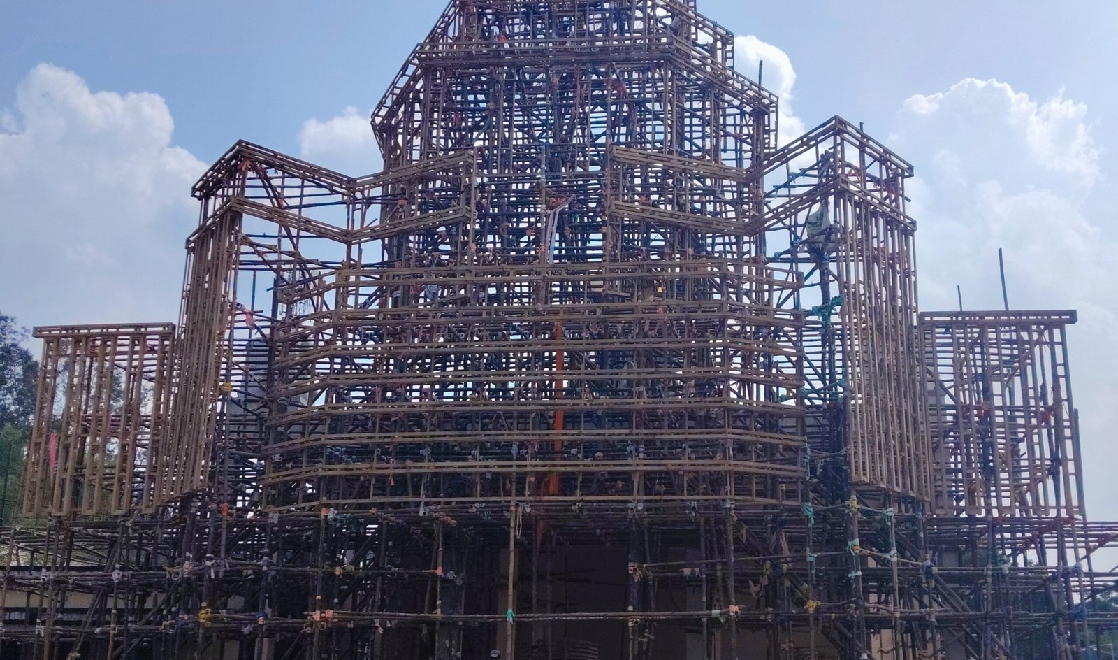 जगन्नाथ पुरी मंदिर के स्वरूप में बिराजेगी माता, स्वरूप देने में लगे हैं कलाकार