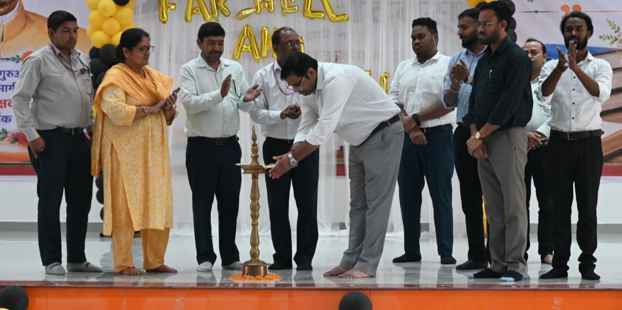 राधा गोविंद विश्वविद्यालय में फ्रेशर्स एवं फेयरवेल पार्टी का आयोजन