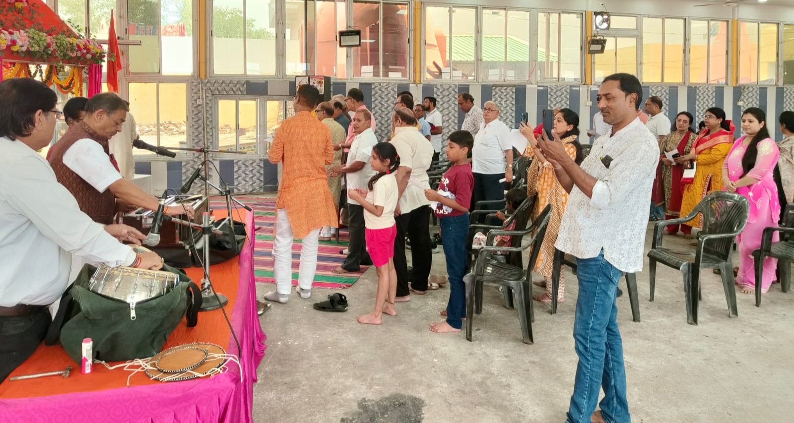 महाराजा अग्रसेन जी की पूजा और आरती की गई