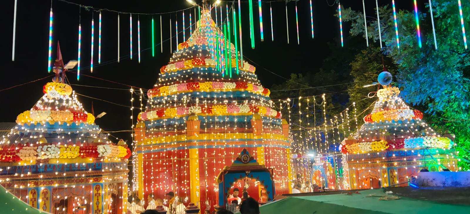 प्रसिद्ध सिद्धपीठ मां छिन्नमस्तिका मंदिर में शारदीय नवरात्र मैं हो रही विशेष पूजा अर्चना