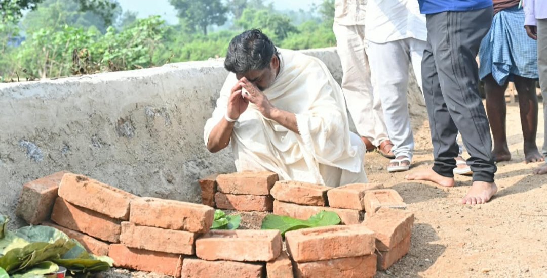 मुख्यमंत्री हेमन्त सोरेन ने माता स्व रूपी सोरेन की स्मृति में पारंपरिक रीति-रिवाजों का निर्वहन किया