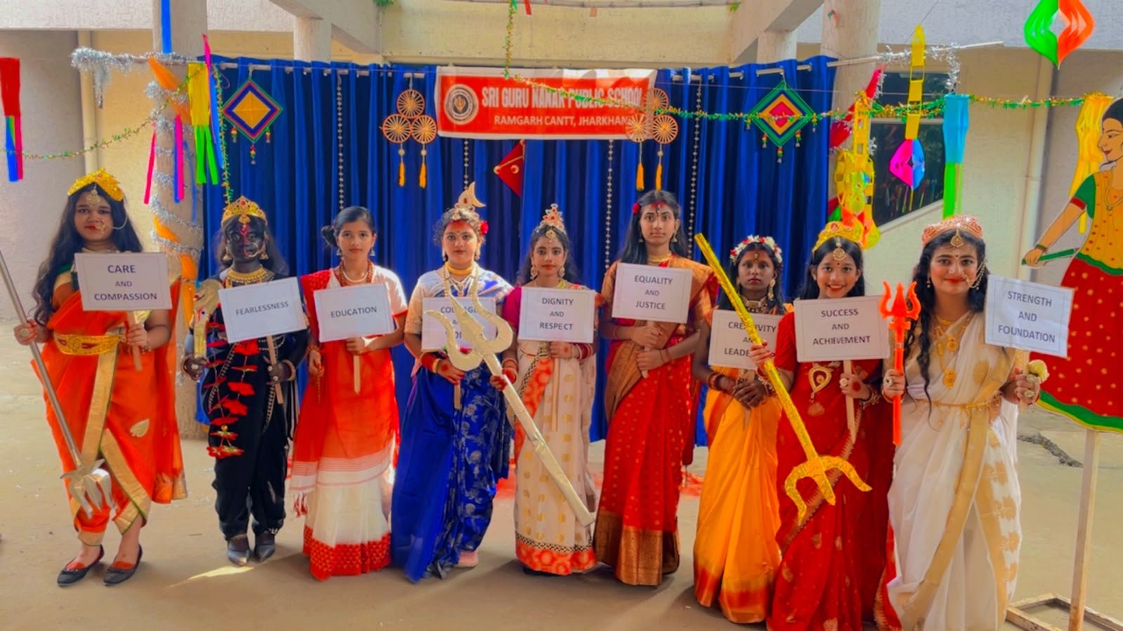 श्री गुरु नानक पब्लिक स्कूल, रामगढ़ में नन्हीं छात्राओं ने धारण किया नवदुर्गा का रूप