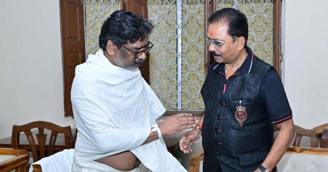 धीरज प्रसाद साहू ने नेमरा पहुंचकर स्वर्गीय रूपी सोरेन को दी श्रद्धांजलि