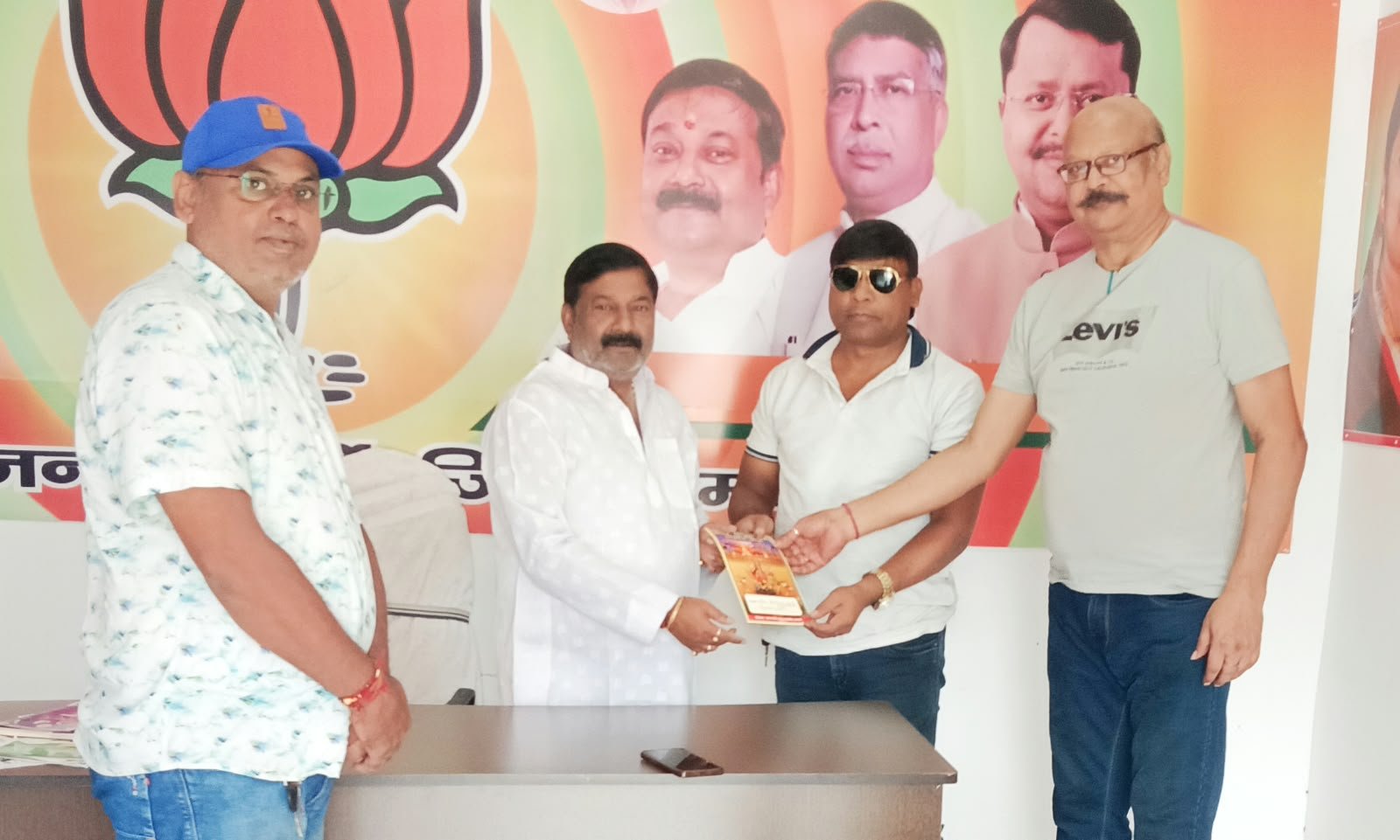 ​रामगढ़ कैंट दशहरा समिति के प्रतिनिधिमंडल ने भाजपा नेता कुंटू बाबू से की मुलाकात