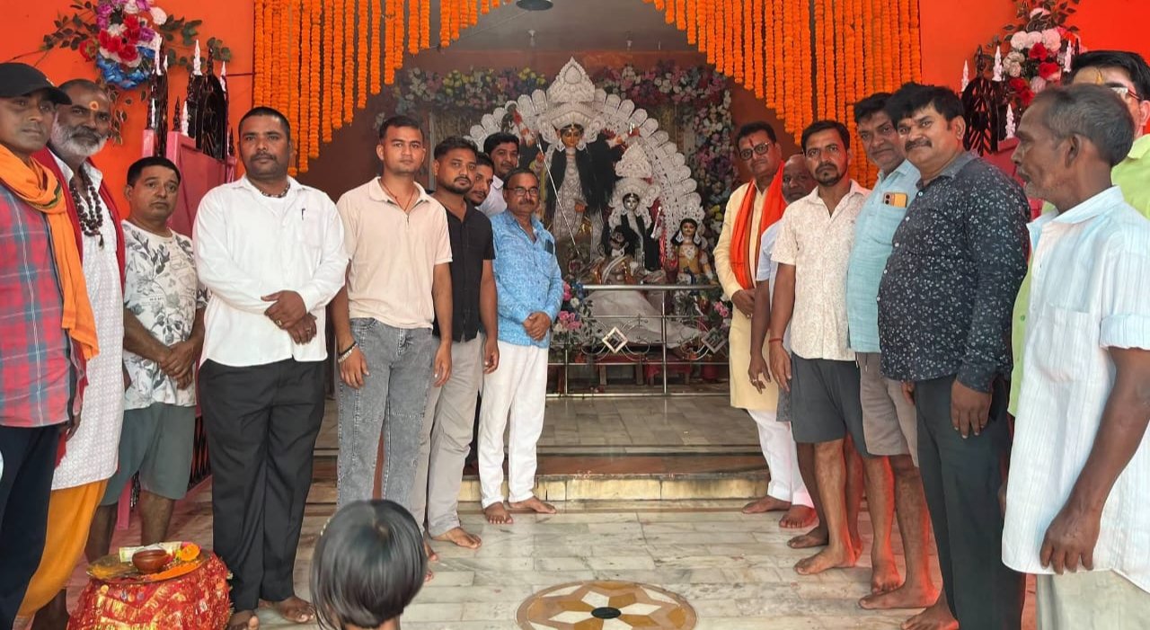 नवरात्र में जन-जन के बीच पहुंच रहे सांसद,लगातार तीसरे दिन किया दुर्गा पूजा पंडालों का भ्रमण
