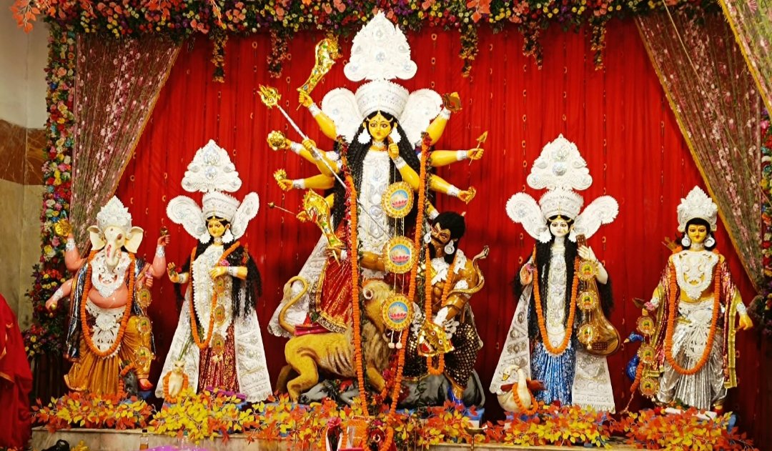 शहर के मिलोनी क्लब में शारदीय दुर्गा पूजा की धूम, मां दुर्गा की भव्य प्रतिमा स्थापित