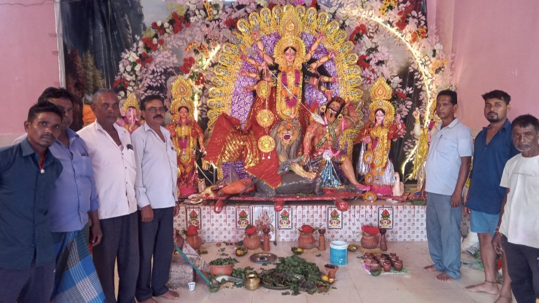दुर्गा महाअष्टमी पर मंदिरों में उमड़ी श्रद्धालुओं की भीड़ रजरप्पा क्षेत्र भक्तिमय हुआ