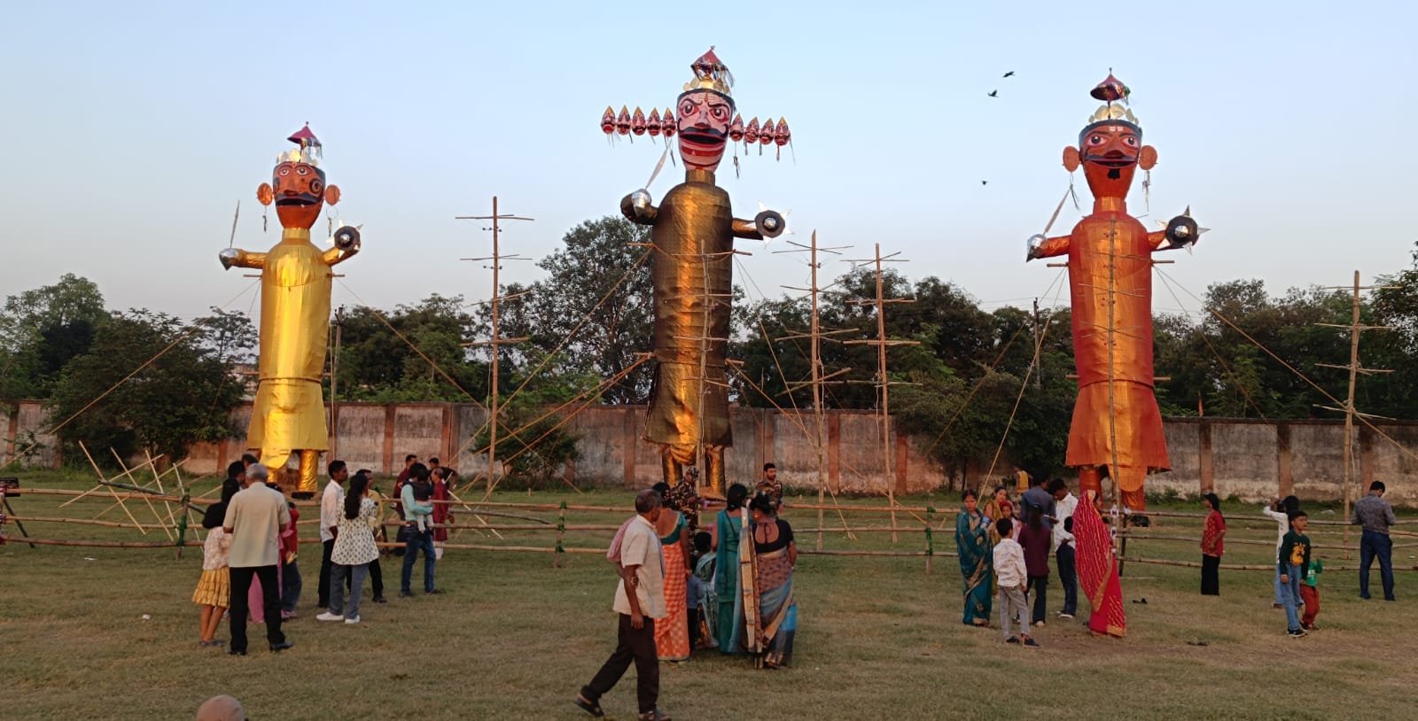 फुटबॉल ग्राउंड में रामगढ़ कैंट दशहरा समिति का ऐतिहासिक आयोजन
