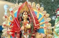 श्रद्धालुओं ने नम आंखों से मां दुर्गे की प्रतिमा का पवित्र जलाशयों में किया विसर्जन