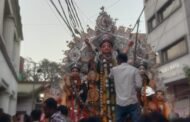 नाम आंखों से श्रद्धालुओं ने मां दुर्गा की प्रतिमा को किया विसर्जित