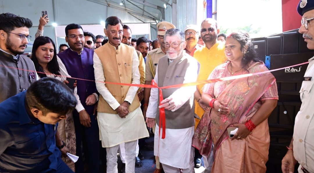 राज्यपाल ने किया सीबीसी की चित्र प्रदर्शनी का उद्घाटन, रक्षा राज्य मंत्री रहे मौजूद