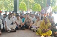 11 सूत्री मांगों पर वार्ता के लिए सैकड़ों लोग पहुंचे, बिना सूचना अनुपस्थित रहे परियोजना पदाधिकारी लइयो