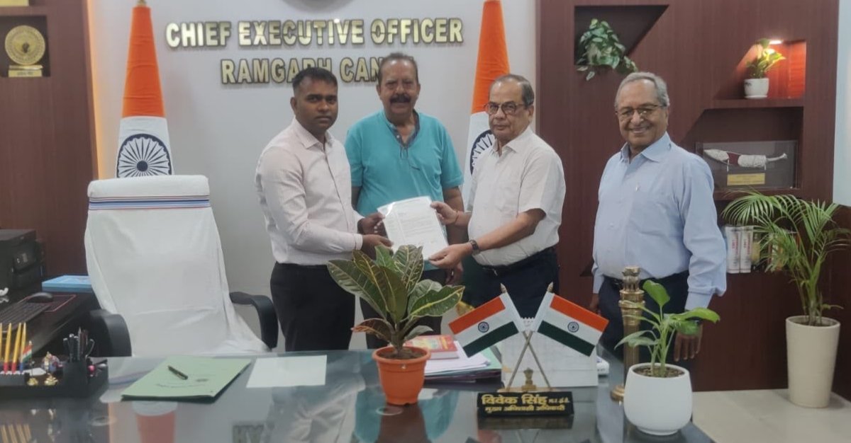 शांतिधारा फाउंडेशन का प्रतिनिधिमंडल छावनी परिषद के सीईओ से मिला