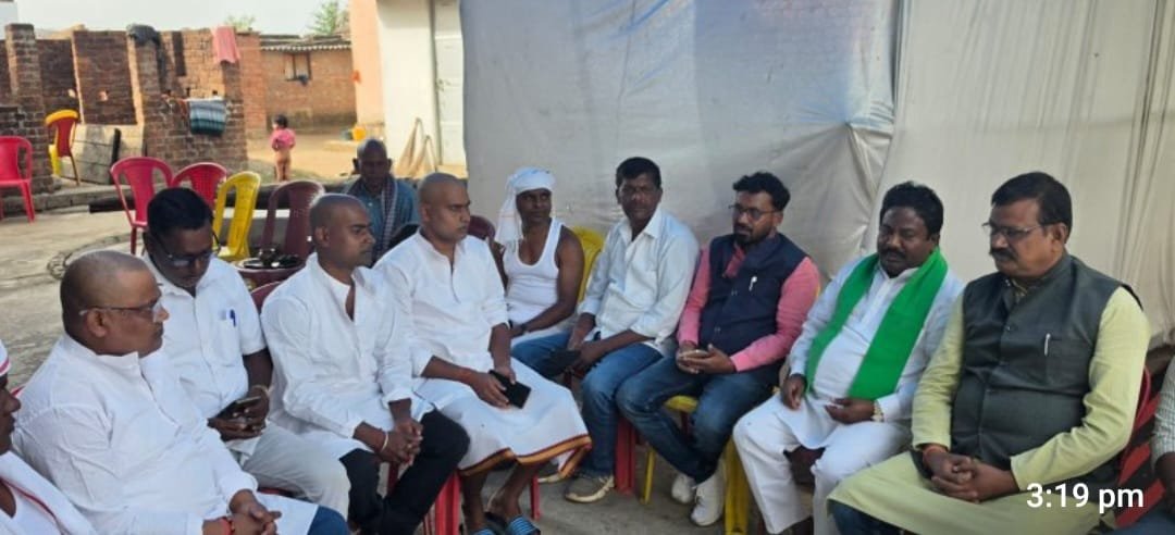 प्रखंड अध्यक्ष के श्रद्धांजलि सभा में पूर्व मंत्री हुए शामिल