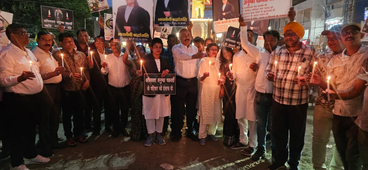 अनुष्का के हत्यारे की गिरफ्तारी एवं फांसी की सजा को लेकर कैंडल मार्च निकला गया