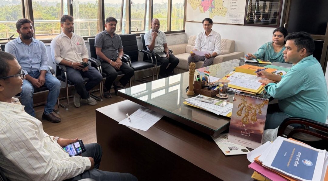 नगर परिषद् रामगढ़ में राजस्व संग्रहण में तेजी लाने को लेकर कार्यपालक पदाधिकारी ने की समीक्षा बैठक