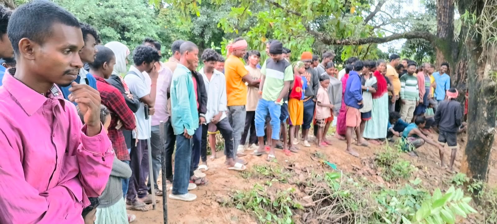 कुएं में गिरने से हाथी की मौत: मुआवजे की मांग को लेकर 6 घंटे तक अड़े रहे ग्रामीण