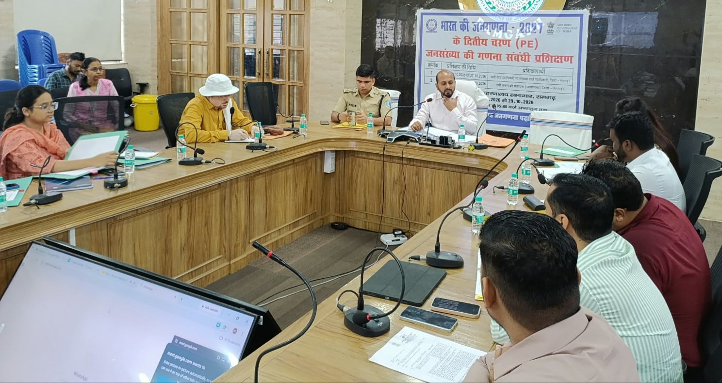 सड़क सुरक्षा को लेकर उपायुक्त की अध्यक्षता में हुई समीक्षा बैठक