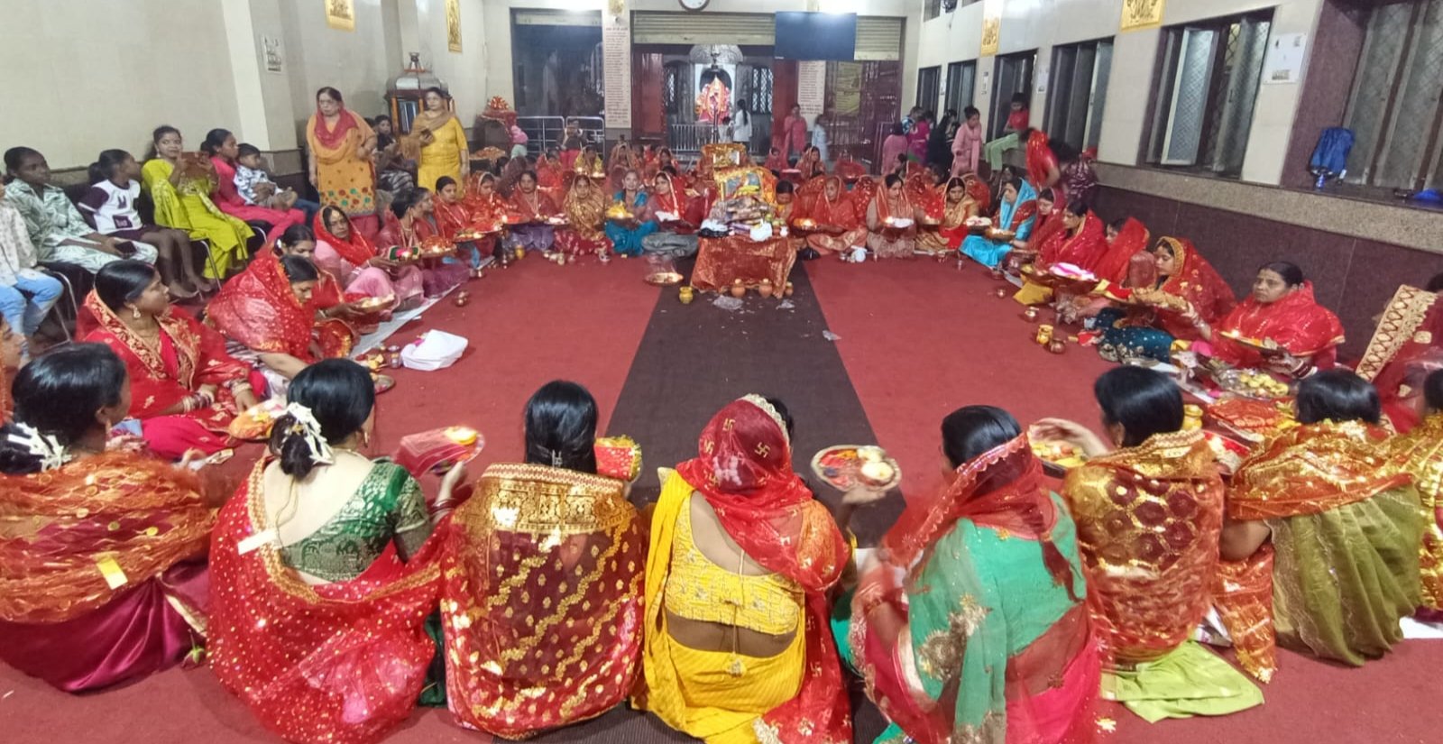 माता वैष्णों देवी मंदिर में करवा चौथ व्रत कथा का आयोजन