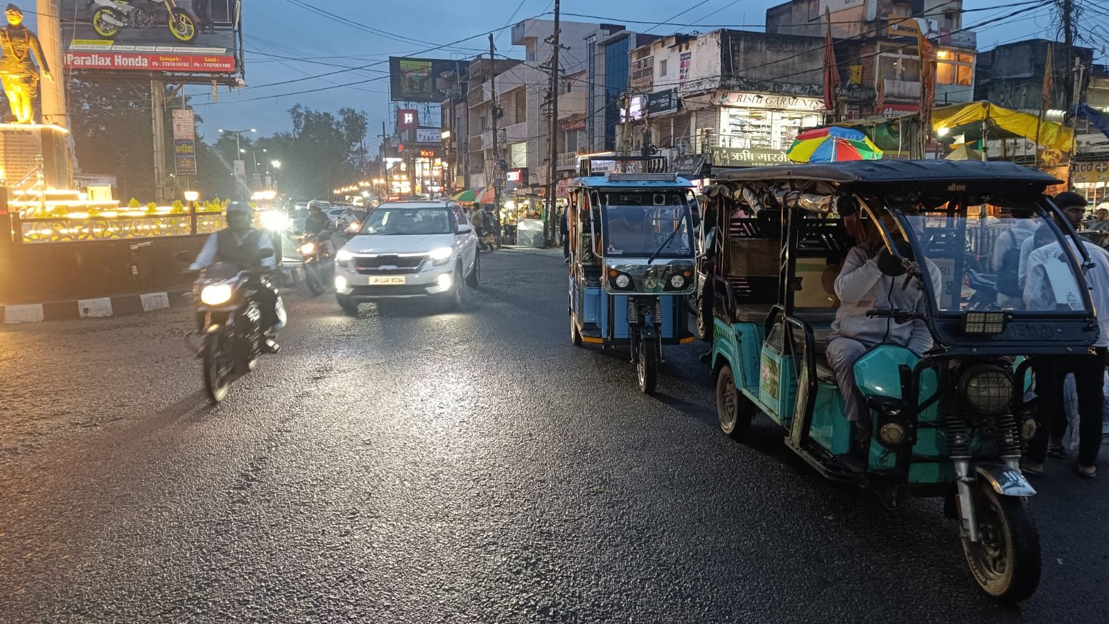 साहब: शहर का तो सुंदरीकरण हो गया, मुख्य सुभाष चौक के निकट सड़क बन गया है टेंपो स्टैंड