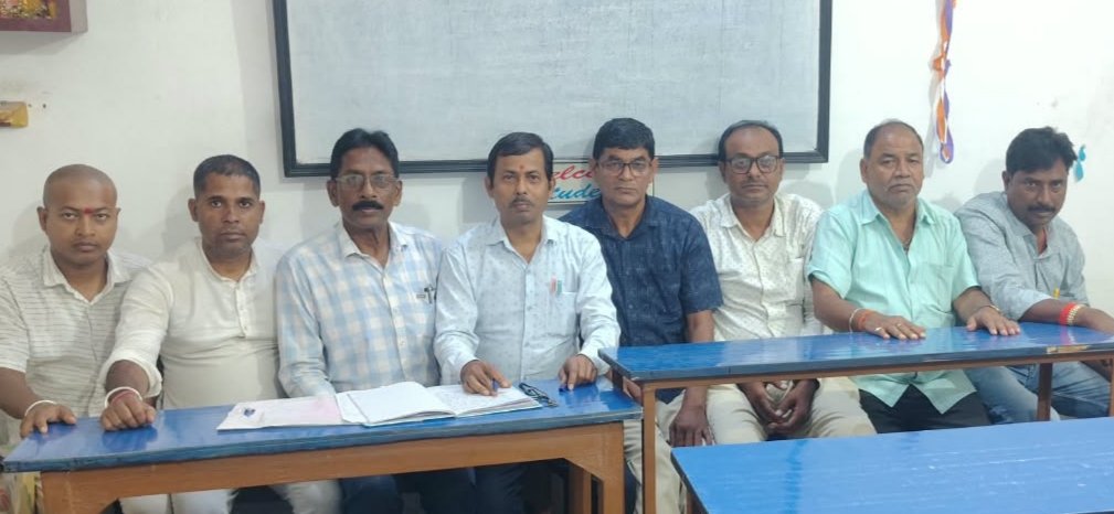 रामगढ़ जिला नाई समिति में बिहार के गायक गणेश लाजवाब यादव पर अश्लील गीत को लेकर भारी उबाल