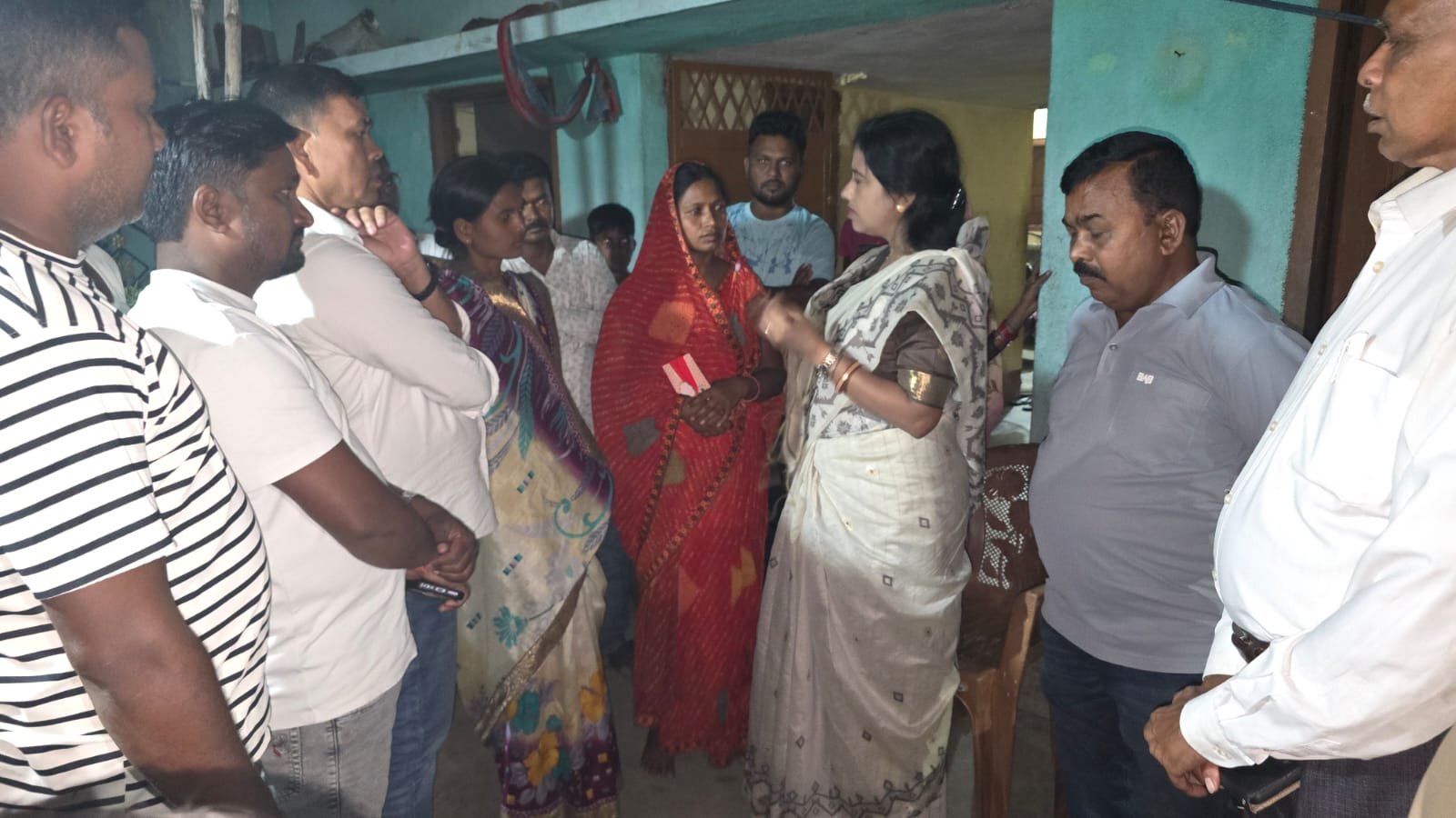 साड़ी पहनकर नंगे पैर 1600 मीटर दौड़ने वाली कविता देवी का विधायक ममता देवी ने बढ़ाया हौसला
