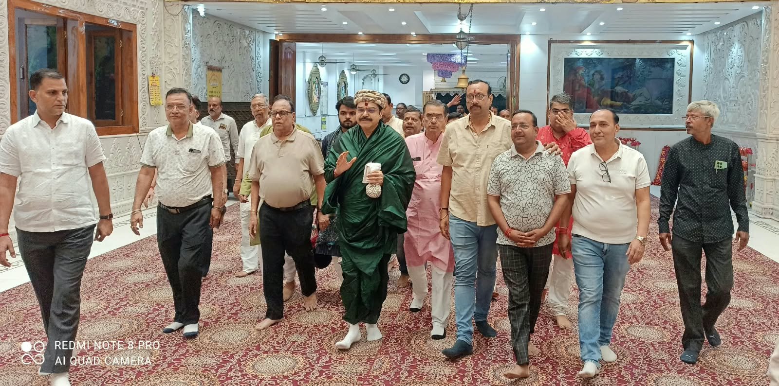 प्रसिद्ध भागवत कथाकार पंडित मृदुल कृष्ण शास्त्री ने श्याम मंदिर में पूजा किया