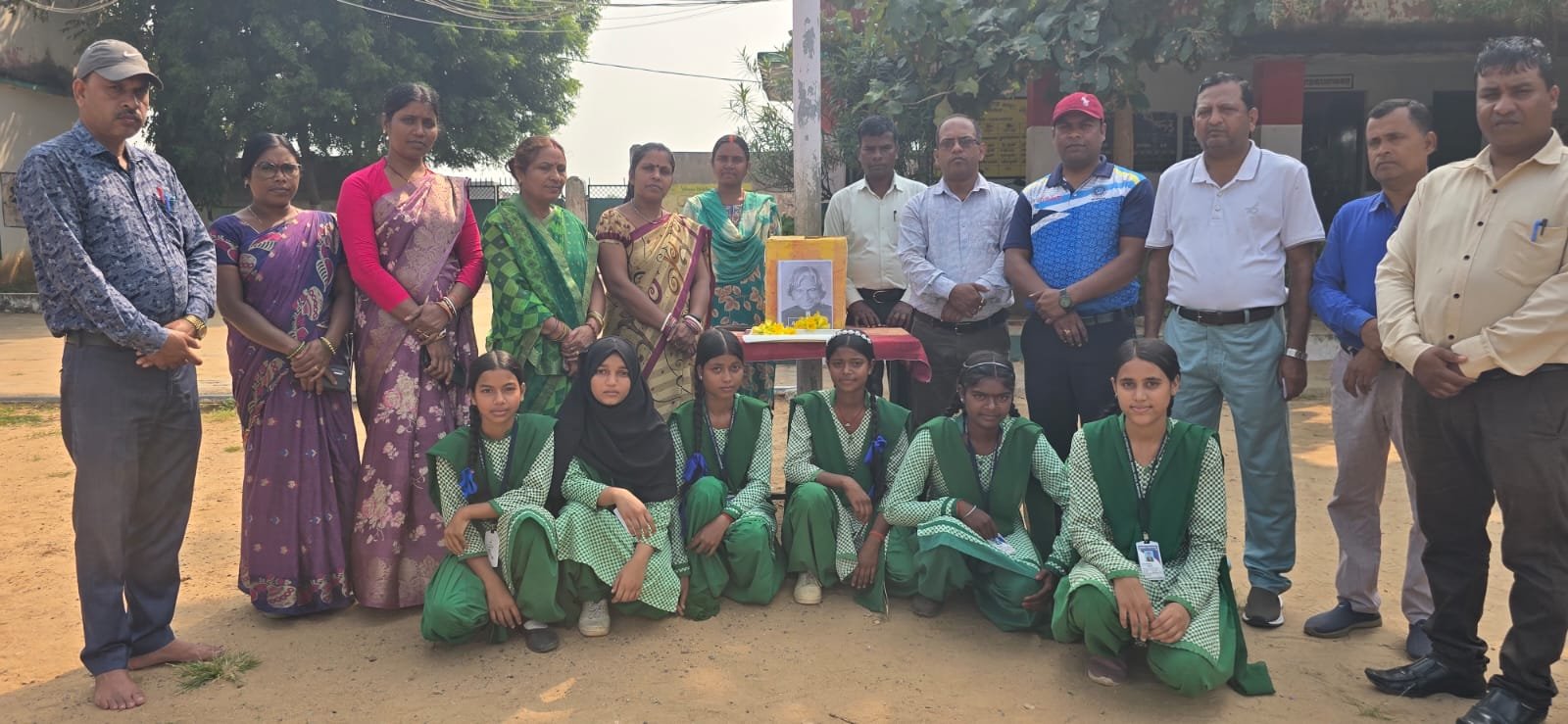 डॉ. ए पी जे अब्दुल कलाम के चित्र पर माल्यार्पण कर दी गई श्रद्धांजलि