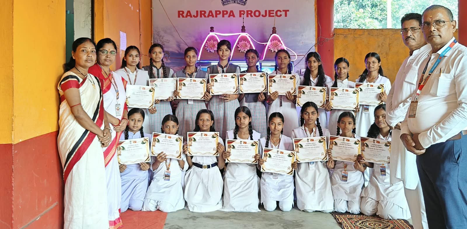 राखी बनाओ डाक से भेजो प्रतियोगिता में सरस्वती विद्या मंदिर की बहनों का उत्कृष्ट प्रदर्शन