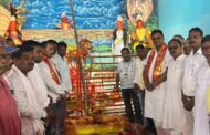 महाषष्ठी पर सांसद मनीष जायसवाल ने विष्णुगढ़ के विभिन्न दुर्गा मंडपों में टेका माथा