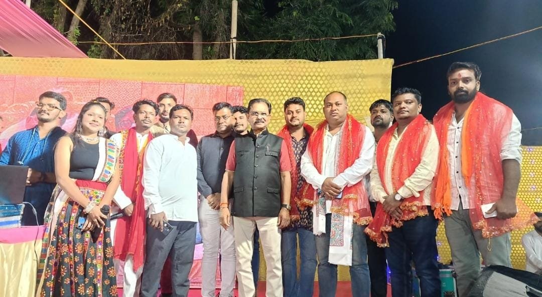 डांडिया उत्सव पर झूम उठा लोहरदगा,उमंग और उल्लास से सराबोर हुआ कार्यक्रम स्थल