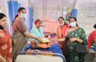 विप्र फाउंडेशन ने नवरात्रि के शुभ अवसर पर नवजात कन्याओं को बेबी सूट उपहार दिये