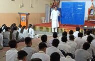 बोर्ड परीक्षा की तैयारी को लेकर रविवार को लगी विशेष कक्षा
